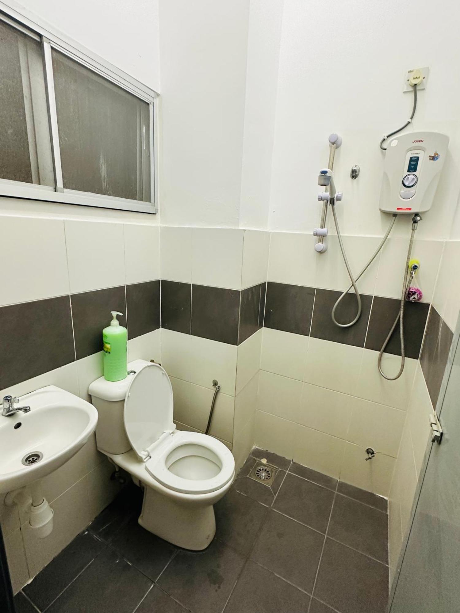 Ayaan Hill View Iin Free Wifi & Netflix Apartment